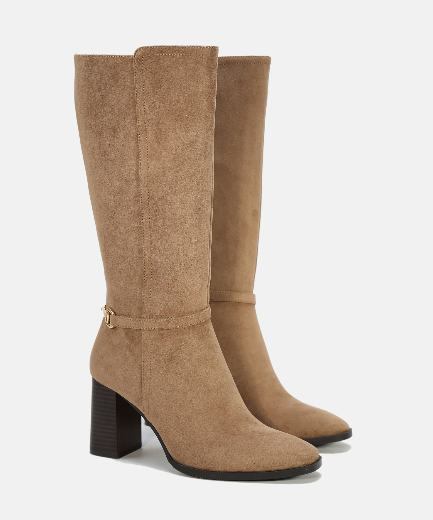 Botas com salto e detalhe de fivela image number null